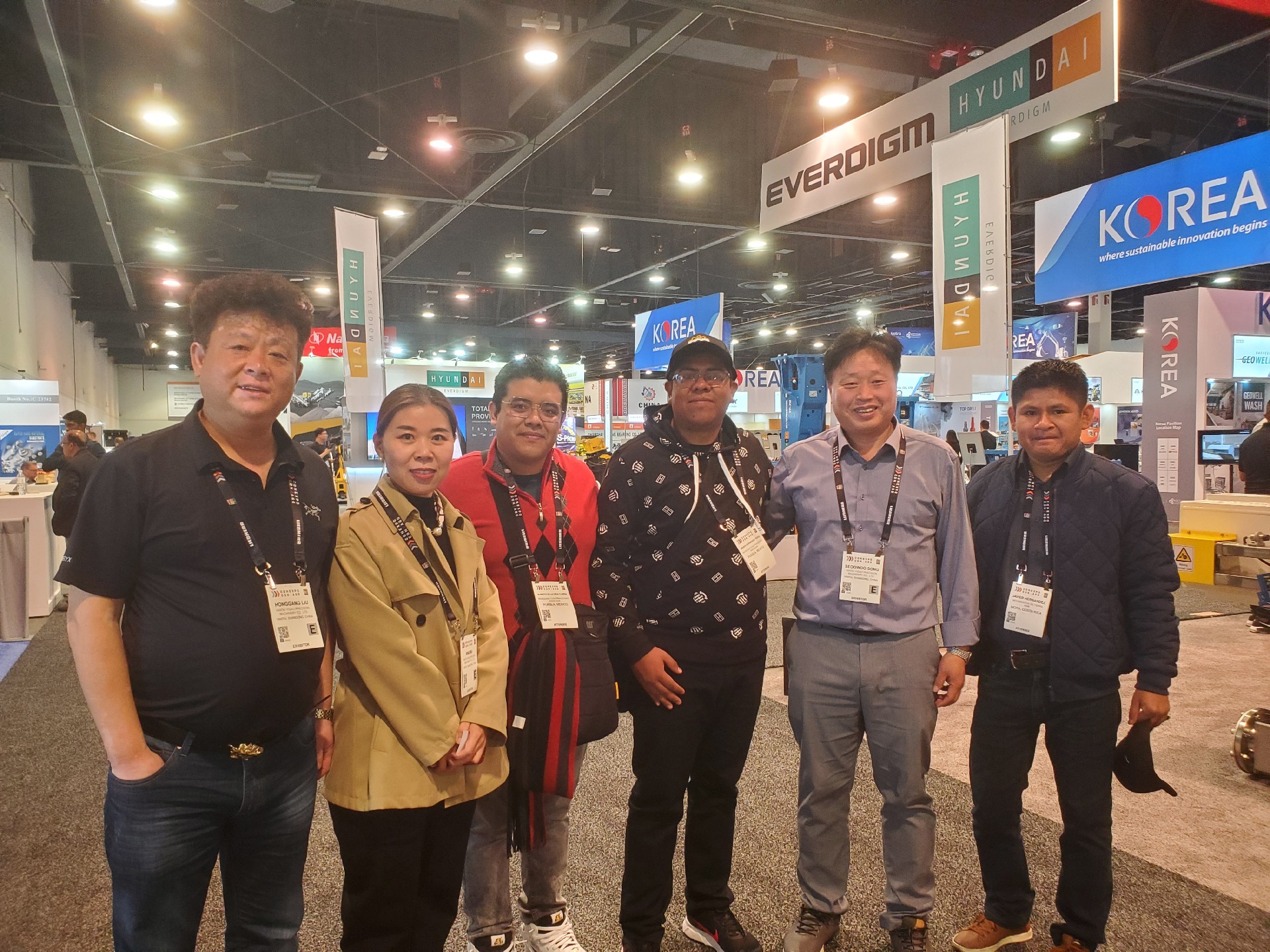 Yantai Yigao Precision Machinery leads the global influence and displays hydraulic breakers at international exhibitions